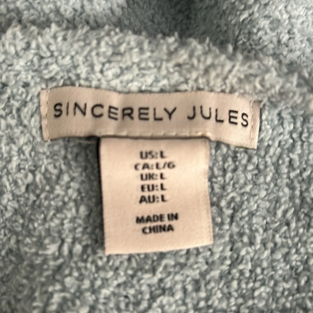 Blue sweater - Picture 3 of 3